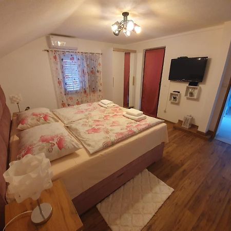 Apartment Magdalena Knin Luaran gambar