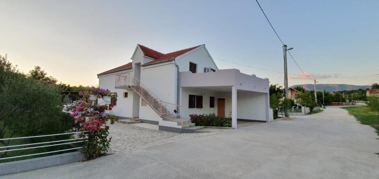 Apartment Magdalena Knin Luaran gambar
